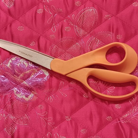 1 Yard 19" Vintage Double Faced Quilted Diamond Red Satin Floral Quilting Fabric - Picture 4 of 14